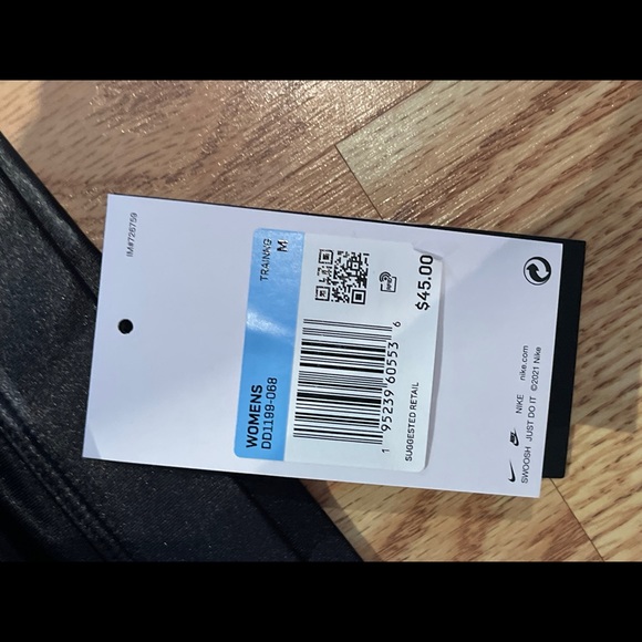 Nike Dri-FIT Swoosh Shine High-Neck Sports Bra - Picture 4 of 4